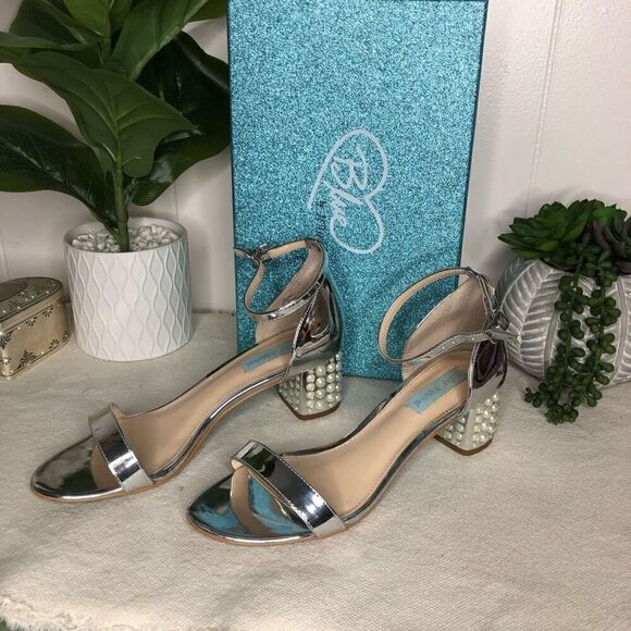 Betsey Johnson Womens Solid Ankle Strap Open Toe Block Heel Sandal Silver - Picture 2 of 5